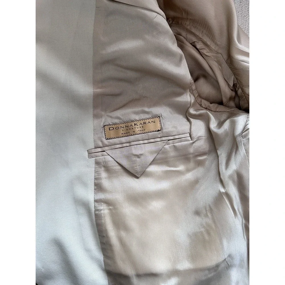 Donna Karan Signature Three Button Suit Jacket Cream Color Wool 44/38 Made Italy